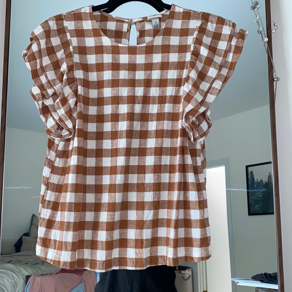 Gingham, ruffle sleeved top